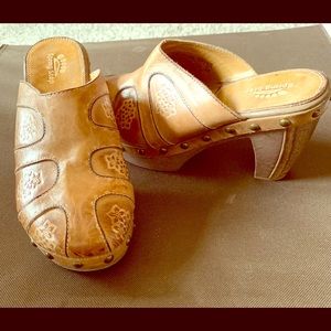 Clogs